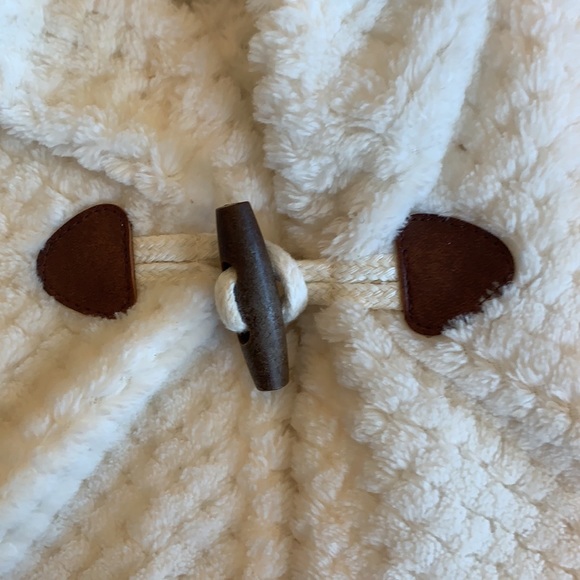 Old Navy- Cream Shawl with hood- 18-24m - Picture 4 of 5